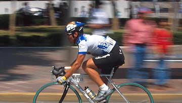 07 March 1999: Action photo of mexican cycler Raul Alcala of team Volkswagen, during the last stage of the 1999 Ruta Mexico. Alcala finishes seventh general and was the best mexican in the entire competition./Foto de accion del ciclista mexicano Raul Alcala del equipo Volkswagen, durante la ultima etapa de la Ruta Mexico 1999. Alcala termino septimo general y fue el mejor mexicano dentro de la competencia.