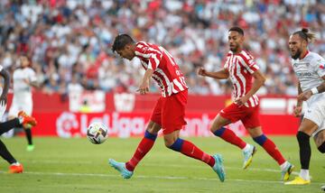 Álvaro Morata marca el 0-2 al Sevilla. 