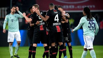 Leverkusen (Germany), 02/02/2019.- Players of Leverkusen celebrate the 3-1 goal during the German Bundesliga soccer match between Bayer Leverkusen and Bayern Munich in Leverkusen, Germany, 02 February 2019. (Alemania) EFE/EPA/SASCHA STEINBACH CONDITIONS -