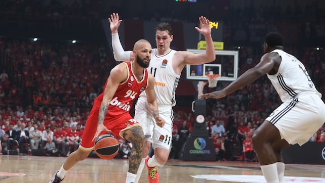El Olympiacos del mejor Vezenkov atropella al Madrid