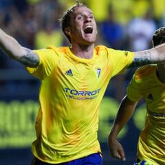 Golpe en la mesa del líder Cádiz ante un tímido Girona