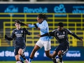 El Castilla aguanta con diez el chaparrón del City y saca un punto valioso