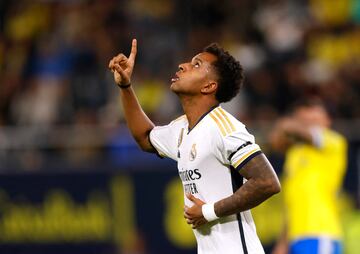 Rodrygo celebra uno de sus goles al Cádiz.