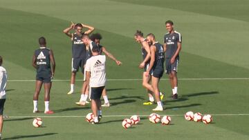 Bale intentó vacilar... y acabó en el centro del rondo ante la risa de Marcelo