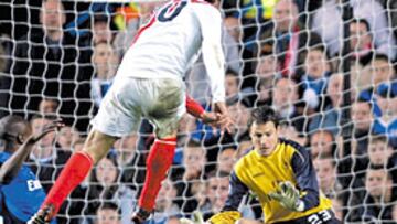 NUEVE Y CUATRO. El noveno gol de Morientes en Champions lleva al de Sonseca a su cuarta fi nal del torneo.