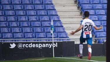 Bernardo, celebrando el gol.