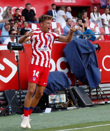 Marcos Llorente celebra el 0-1 al Sevilla. 