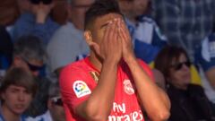 Casemiro se tapa la cara tras ver la quinta amarilla de la temporada en el Real Sociedad-Real Madrid.