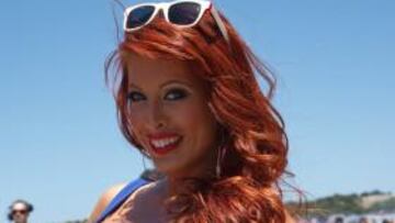 <b>Bólidos, energía y belleza</b> Ahora, acompañados de esta fotonoticia, entendemos mejor el dominio de Red Bull en coches y en lo que sea menester. La bebida energética lo es realmente. Da vigor, lustre, energía, llena los depósitos e infla los pulmones. Lo de Vettel no tiene tanto mérito. Lo de la joven, sí.