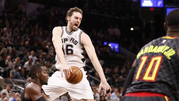 Mar 13, 2017; San Antonio, TX, USA; Atlanta Hawks power forward Paul Millsap (bottom) knocks the ball loose from San Antonio Spurs center Pau Gasol (16) during the second half at AT&T Center. Mandatory Credit: Soobum Im-USA TODAY Sports