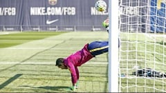 Claudio Bravo rinde homenaje a Higuita haciendo el Escorpión