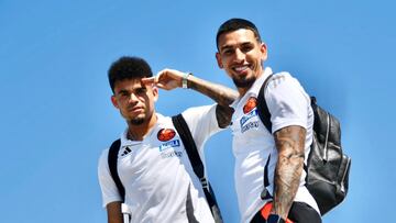 Luis Díaz y Daniel Muñoz antes del viaje de la Selección Colombia rumbo a Arizona para los cuartos de final de la Copa América.