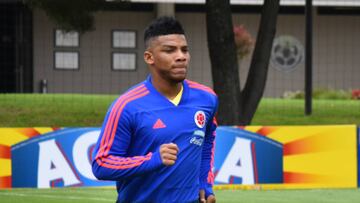 Frank Fabra durante un entrenamiento con la Selecci&oacute;n Colombia