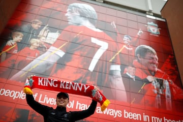 Arise Sir Kenny... Liverpool and Celtic legend knighted