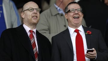 Avram y Brian Glazer, en el palco de Olf Trafford durante un partido con el United.