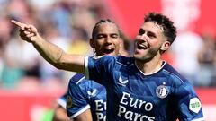 Feyenoord's Argentine forward Santiago Gimenez celebrates scoring his team's third goal during the Dutch Eredivisie football match between FC Utrecht and Feyenoord at The Galgenwaard Stadium in Utrecht on September 3, 2023. (Photo by Olaf Kraak / ANP / AFP) / Netherlands OUT