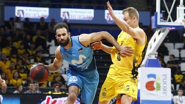 Phil Scrubb ante Sasu Salin durante el Iberostar Tenerife-Movistar Estudiantes.