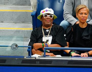 Spike Lee durante la final del US Open entre Coco Gauff  y Aryna Sabalenka en el USTA Billie Jean King National Tennis Center.