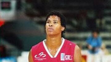 <b>FUTURO NBA. </B>El alero francés retiró su candidatura para el pasado draft, aunque en las apuestas para el próximo año figura en la segunda ronda.