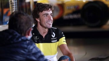 Fernando Alonso vestido de Renault el día del anuncio de su fichaje.