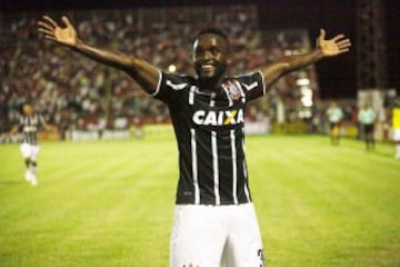 Stiven Mendoza, delantero de Corinthians (BRA)