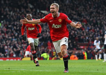 El mediocentro inglés defendió la camiseta del Manchester United durante diecinueve temporadas entre 1994 y 2013, año de su retirada profesional. En total, disputó 714 encuentros en los que anotó 153 tantos y dio 82 asistencias.