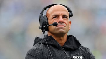 EAST RUTHERFORD, NEW JERSEY - SEPTEMBER 29: Head coach Robert Saleh of the New York Jets looks on against the Denver Broncos during the first half at MetLife Stadium on September 29, 2024 in East Rutherford, New Jersey. Mike Stobe/Getty Images/AFP (Photo by Mike Stobe / GETTY IMAGES NORTH AMERICA / Getty Images via AFP)