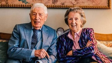 Un exprimer ministro holand¨¦s muere de la mano junto a su esposa en una eutanasia conjunta