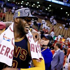 Los Cavs también ganan a los Warriors en venta de camisetas
