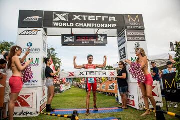 En la modalidad de Xterra triatlón (triatlón cross) consiguió la medalla de oro en el Campeonato Mundial de 2012, en Maui, Estados Unidos. En la foto, Noya entrando en la meta de dicha edición. 