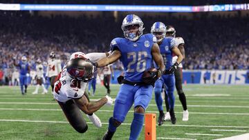 DETROIT, MICHIGAN - JANUARY 21: Jahmyr Gibbs #26 of the Detroit Lions rushes for a touchdown against Antoine Winfield Jr. #31 of the Tampa Bay Buccaneers during the fourth quarter of the NFC Divisional Playoff game at Ford Field on January 21, 2024 in Detroit, Michigan.   Gregory Shamus/Getty Images/AFP (Photo by Gregory Shamus / GETTY IMAGES NORTH AMERICA / Getty Images via AFP)