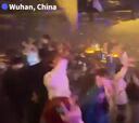Todo normal: así es la vida nocturna en Wuhan a un año del comienzo de su cuarentena