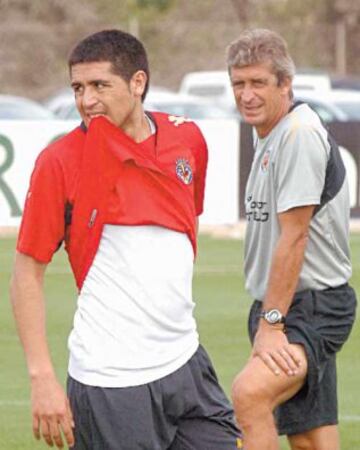 De dulce y agraz fue el paso de Riquelme por el Villarreal. Pese a ser uno de los jugadores más importantes para el andamiaje del equipo español, la mala relación con Manuel Pellegrini detonó en su salida.