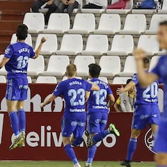 El Oviedo saca la cabeza