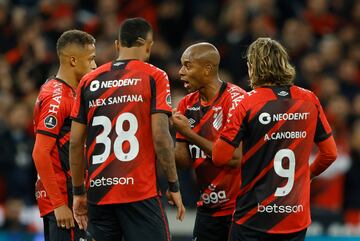 Soccer Football - Copa Libertadores -  Semi finals - First Leg - Athletico Paranaense v Palmeiras - Arena da Baixada, Curitiba, Brazil - August 30, 2022 Athletico Paranaense's Fernandinho reacts as teammates loomk on REUTERS/Rodolfo Buhrer