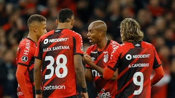 Soccer Football - Copa Libertadores - Semi finals - First Leg - Athletico Paranaense v Palmeiras - Arena da Baixada, Curitiba, Brazil - August 30, 2022 Athletico Paranaense's Fernandinho reacts as teammates loomk on REUTERS/Rodolfo Buhrer