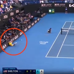 Se estampa contra la grada y lejos de pedir médico se pone a hacer flexiones: brutal lo de Ben Shelton