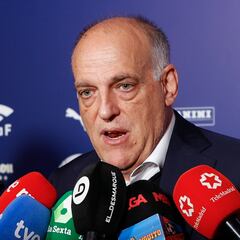 Tebas: “No veremos cámaras en el cuarto de baño como ha dicho Unai Simón”