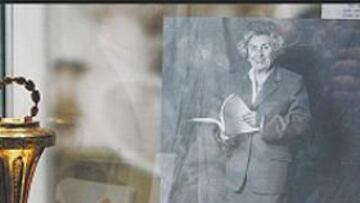 <b>TROFEO. </b>AS premió a Lilí en 1975 y el galardón figura en la muestra.