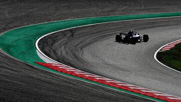 SUZUKA, JAPAN - OCTOBER 07: Lewis Hamilton of Great Britain driving the (44) Mercedes AMG Petronas F1 Team Mercedes WO9 on track during the Formula One Grand Prix of Japan at Suzuka Circuit on October 7, 2018 in Suzuka.  (Photo by Mark Thompson/Getty Images)