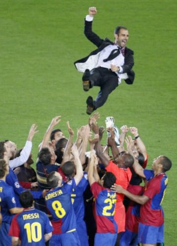 27 de mayo de 2009. La final de la Champions de ese año fue Barcelona-Manchester United en el Olímpico de Roma.
Manteo a Guardiola  