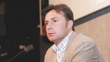 <b>RESPONSABILIDAD. </b>Cristóbal Parralo tiene la responsabilidad de concretar el fichaje de un fenómeno como Claudio López.