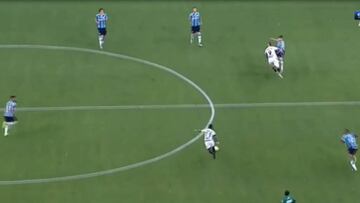 Increíble golazo desde campo propio en Copa de Brasil