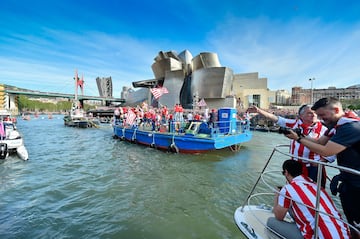 El Guggenheim de Bilbao fue testigo, por primera vez pues se construy¨® en 1997 y el ¨²ltimo gran t¨ªtulo del Athletic fue en 1984, del paso de la gabarra donde la plantilla del club vizca¨ªno celebra sus t¨ªtulos.