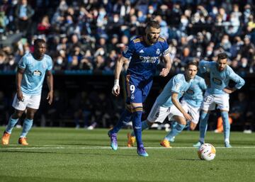 Benzema marca el 0-1 de penalti. 