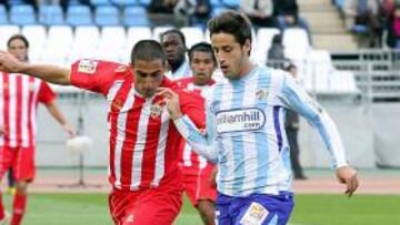 <b>DURA BARALLA. </b>Gámez mira de reojo a Piatti en el suelo.