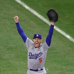 ¿Cuánto dinero gana Freddie Freeman, el MVP de la Serie Mundial de la MLB?