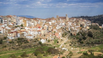 En el límite con la provincia de Teruel, en un altiplano que destaca entre un entorno muy accidentado, se encuentra Vilafranca. Se trata de un municipio próspero que ha sabido compaginar la modernidad con las tradiciones, que mira al futuro y que ha logra