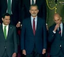 El gesto de Felipe VI al final del himno radicalmente diferente al de los años que se pitaba