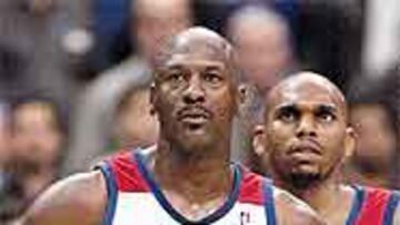 <b>JORDAN Y LAS BALAS.</B> Los Wizards de Jordan y Stackhouse vistieron en Boston la camiseta de los míticos Bullets (balas) que lograron el título en 1978. No les trajo suerte el recuerdo del aquel Washington mágico.